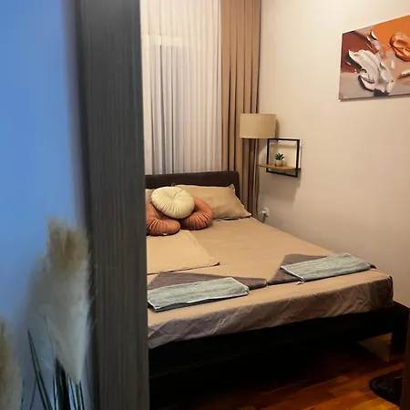 Golden Crown Apartment *