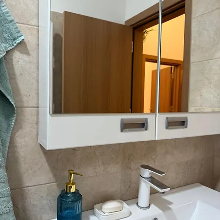 Golden Crown Apartment *