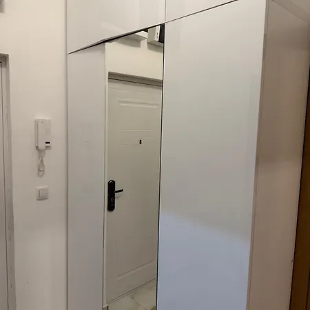Golden Crown Apartment *