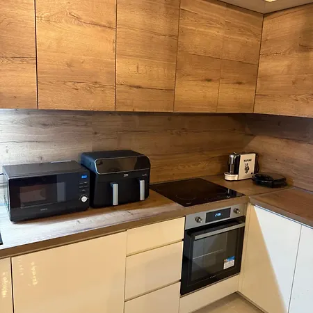 Golden Crown Apartment *